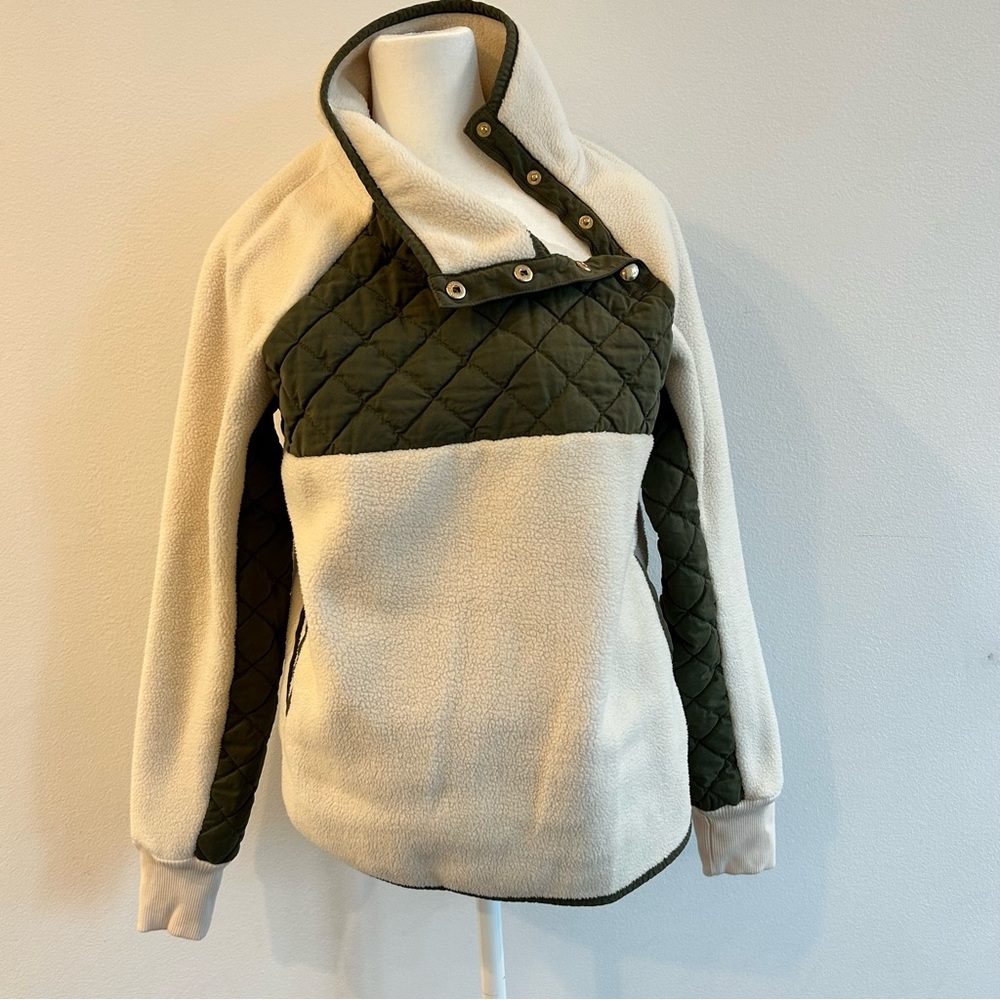 Abercrombie & Fitch Asymmetrical Snap-Up Fleece